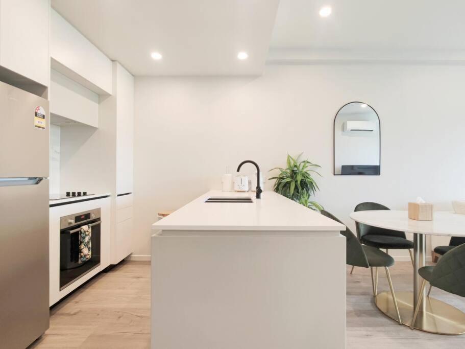 Brand New Stylish 2Br Apartment- Free Parking Окленд Екстер'єр фото