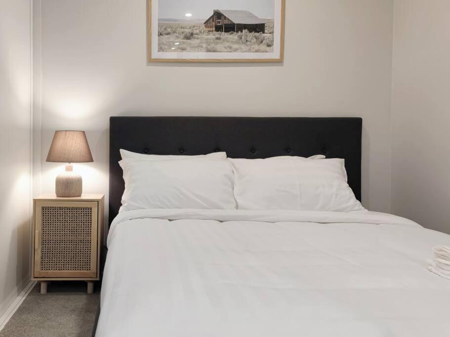Brand New Stylish 2Br Apartment- Free Parking Окленд Екстер'єр фото